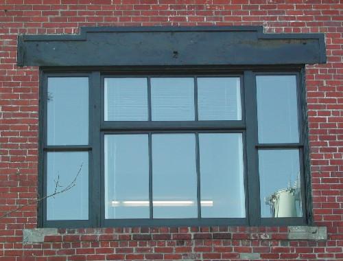 United Garage - Central window