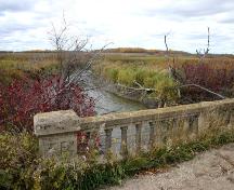 Vue d'ensemble - de l'est du pont en béton, région de Green Ridge, 2006; Historic Resources Branch, Manitoba Culture, Heritage and Tourism, 2006