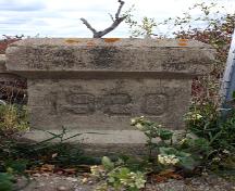 Détail de la pierre de date sur le pont en béton, région de Green Ridge, 2006; Historic Resources Branch, Manitoba Culture, Heritage and Tourism, 2006