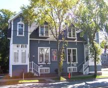 Front elevation, 90-92 Ochterloney Street, Dartmouth, NS, 2008; Heritage Division, NS Dept. of Tourism, Culture and Heritage, 2008