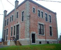 Cette image montre le côté et la façade arrière, 2008; Province of New Brunswick
