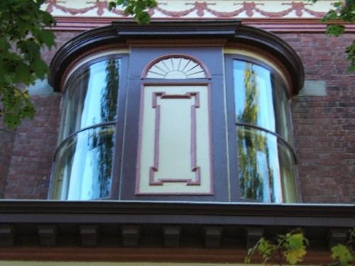 Hayward House - Oriel window