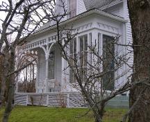 Detail of front porch of the Ensign Nickerson House, Yarmouth, NS, 2006.; Heritage Division, NS Dept. of Tourism, Culture and Heritage, 2006