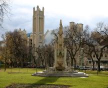 Contextual view, from the northeast, of the Waddell Fountain, Winnipeg, 2006; Historic Resources Branch, Manitoba Culture, Heritage, Tourism and Sport, 2006