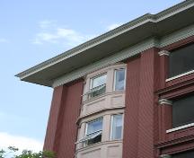 Corner detail of the Warwick Apartments, Winnipeg, 2006; Historic Resources Branch, Manitoba Culture, Heritage, Tourism and Sport, 2006