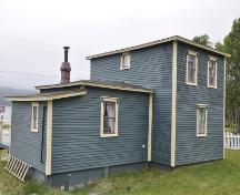 View of the right and rear facades of the Piercey House, Milltown, NL. Photo taken 2009. ; Heritage Society of Milltown-Head Bay d'Espoir 2009