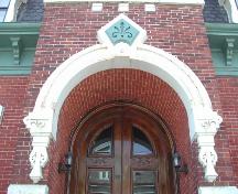 This photograph shows the entrance moulding and the arched portico, 2007; City of Saint John