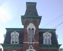 Cette photographie montre la tour, ainsi que la forme et les détails de la ligne de toiture, 2007; City of Saint John