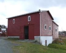 View of the front and right facades of Metcalfe Slaughter House and Barn, Chamberlains, Conception Bay South, NL. Photo taken 2009. ; HFNL/Andrea O'Brien 2009