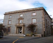 Exterior photo of the main facade of Bishop's Palace, St. John's, NL, 2004.; Heritage Foundation of Newfoundland and Labrador, 2005