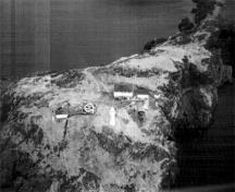 Vue aérienne du phare de l'île Saint-Jacques, 1988..; Canadian Coast Guard/Garde côtière canadienne, 1988