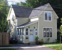Image of a Scarr cottage showing restrained Queen Anne Revival style elements; City of Fredericton