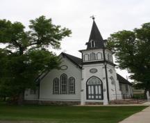 Vue du sud-ouest d'église historique Holland Emmanuel, Holland, 2013; Historic Resources Branch, Manitoba Culture, Heritage and Tourism, 2013