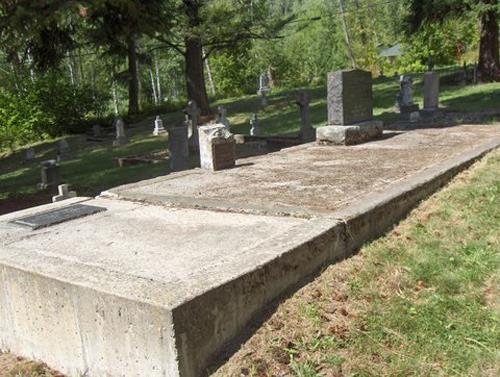Calvary Cemetery, concrete burial plots