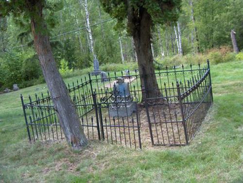 Calvary Cemetery, fenced burial plot