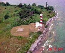 Aerial view of False Duck Island Lighttower; Fisheries and Oceans Canada - Canadian Coast Guard / Pêches et Océans Canada - Garde côtière canadienne, 2004