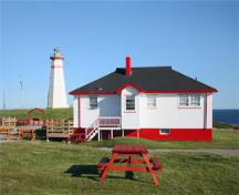 Vue générale du phare de Cape Ray, 2009.; Kraig Anderson - lighthousefriends.com