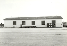 View of the side of the hangar; National Defence / Défense national, 1987