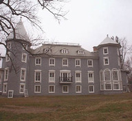 General view of the Manoir Papineau, showing the regularity of the fenestration, 2000.; Parks Canada | Parcs Canada, Yvan Fortier, 2000.