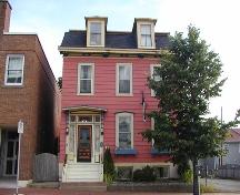 Alexander Lawlor House, front facade, Dartmouth, Nova Scotia, 2005.; Heritage Division, NS Dept. of Tourism, Culture and Heritage, 2005.